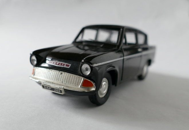Ford Anglia 1:32 Saico