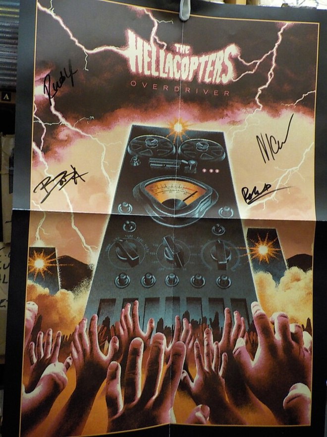 THE HELLACOPTERS JULISTE NELJÄLLÄ NIMMARILLA