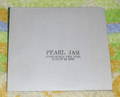 Pearl Jam - Jones Beach August 24 2000, 2-CD