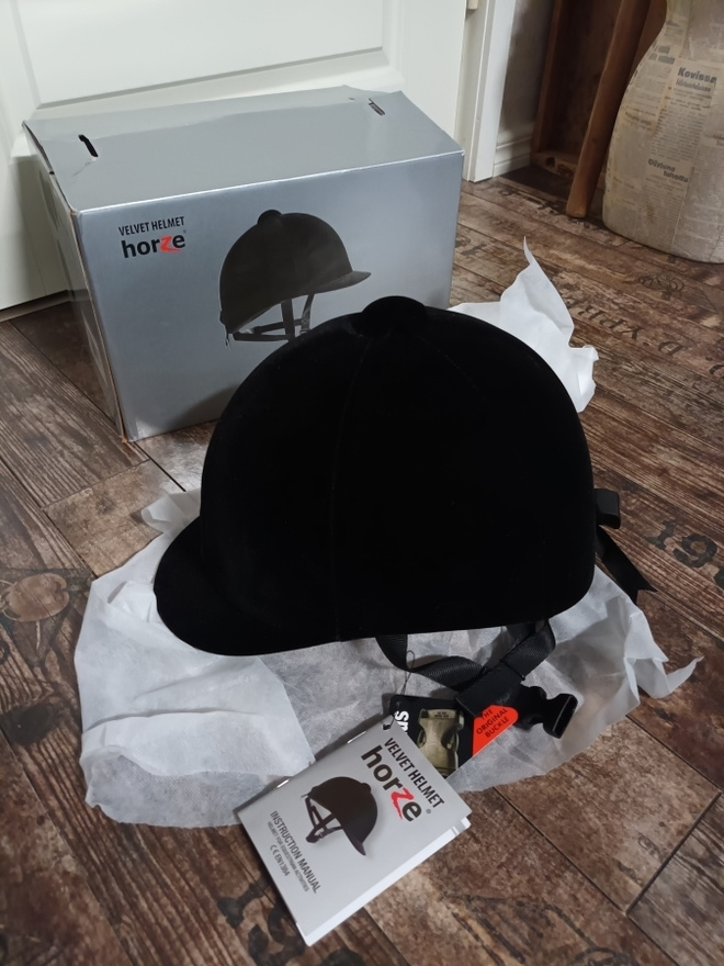 Horze Velvet Helmet ratsastuskypärä. 62