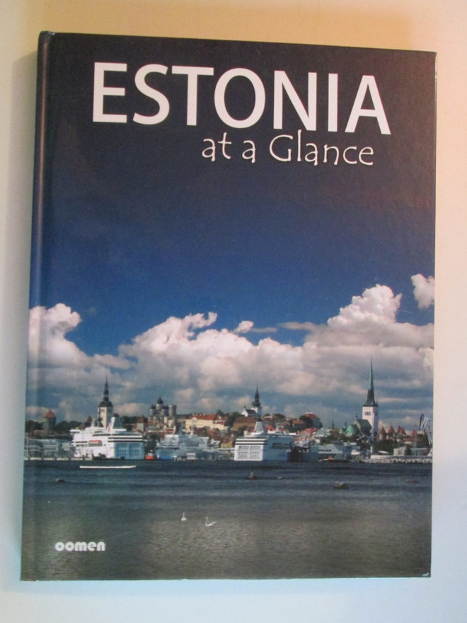KIRJA ESTONIA / EESTI / VIRO KUVIA PALJON TEKSTI ENGLANTI