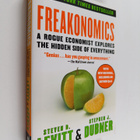 Steven D. Levitt ym. : Freakonomics : A Rogue Economist E... - pikkukuva 1
