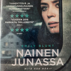 NAINEN JUNASSA BLU-RAY - pikkukuva 1
