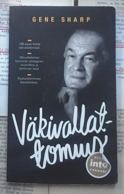 Gene Sharp - Väkivallattomuus (pokkari)