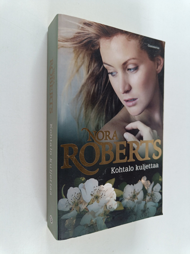 Nora Roberts : Kohtalo kuljettaa