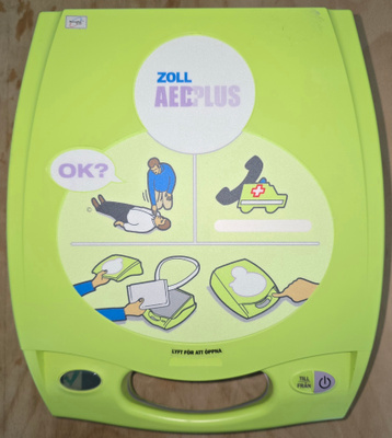 ZOLL AED Plus on puoliautomaattinen sydäniskuri (AED)