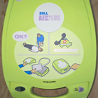 ZOLL AED Plus on puoliautomaattinen sydäniskuri (AED) - pikkukuva 1