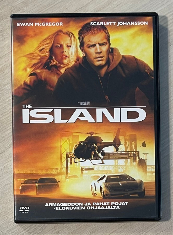 THE ISLAND (2006) Ewan McGregor & Scarlett Johansson