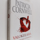 Patricia Cornwell : Valokeilassa - pikkukuva 1