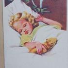 Lapsi nukahtanut nallen kanssa joulukuusen viereen, p. 1946 - pikkukuva 1