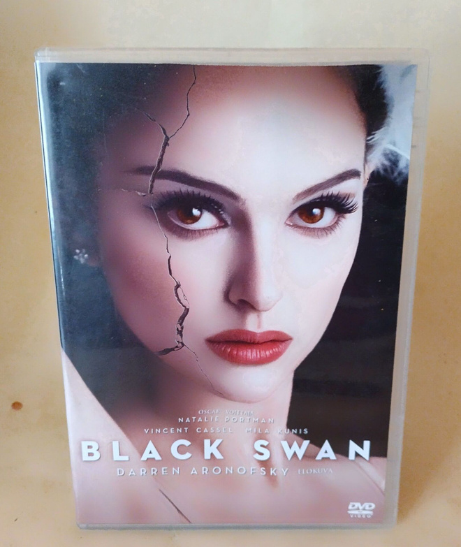 BLACK SWAN