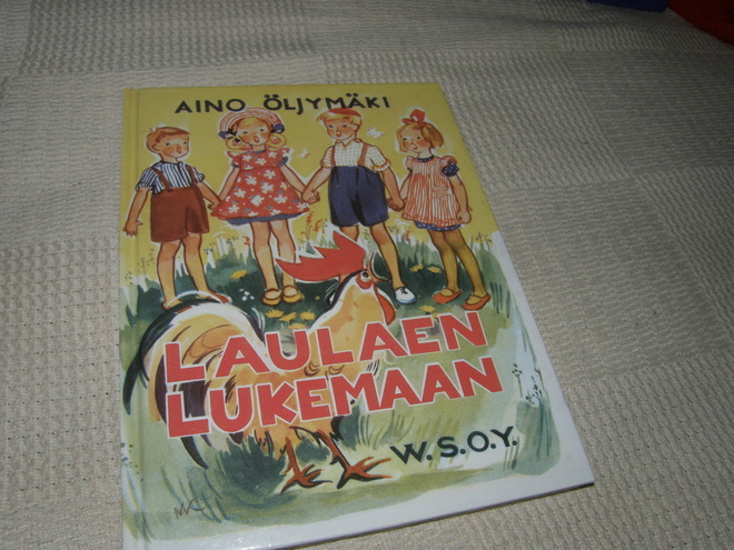 Aino Öljymäki Laulaen lukemaan