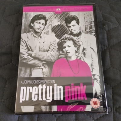 Pretty in pink DVD **muoveissa**