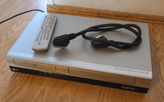 LG V270 DVD/VHS yhdistelmäsoitin + kaukosäädin