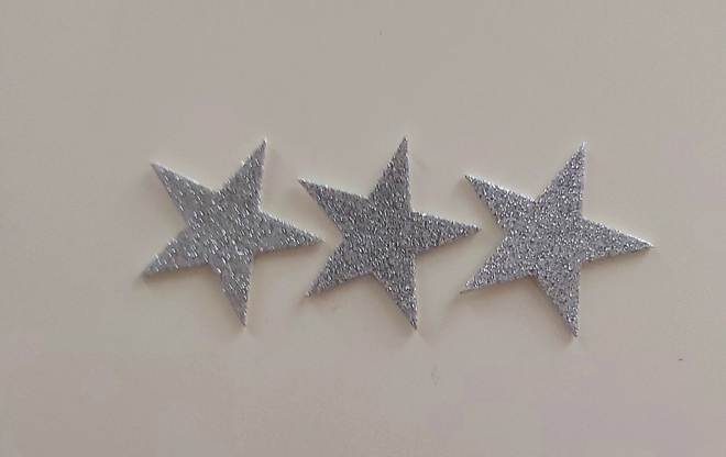 KOHOTARRA Tähdet/hopea..glitteriä n. 5 cm /3 kpl yht.hint.