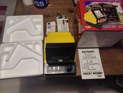 Tabletop chicky woggy peli konsoli