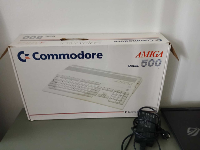 amiga 500 koneen tyhjäpakkaus