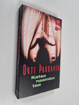 Outi Pakkanen : Katso naamion taa