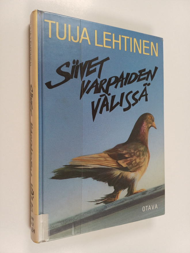 Tuija Lehtinen : Siivet varpaiden välissä