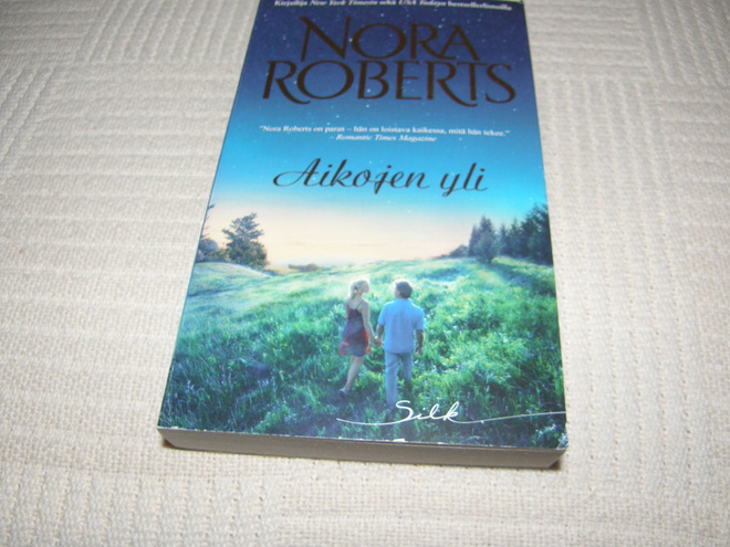 Nora Roberts Aikojen yli  -pok
