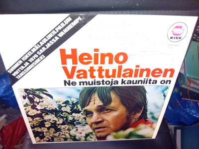 LP Heino Vattulainen  : Ne muistoja kauniita on ( SIGNED  )