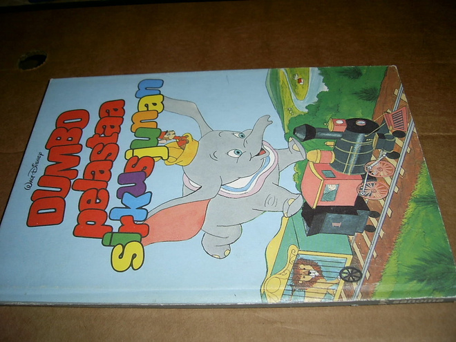 DUMBO PELASTAA SIRKUSJUNAN - DISNEYN SATULUKEMISTO