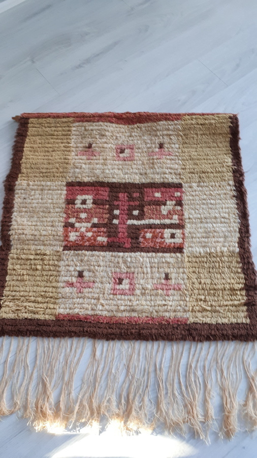 Pieni ryijy 70-80- luku, 60x60 cm