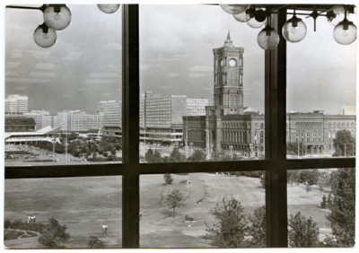 Vanha postikortti Berliini 1970 lukua Palast der Republik