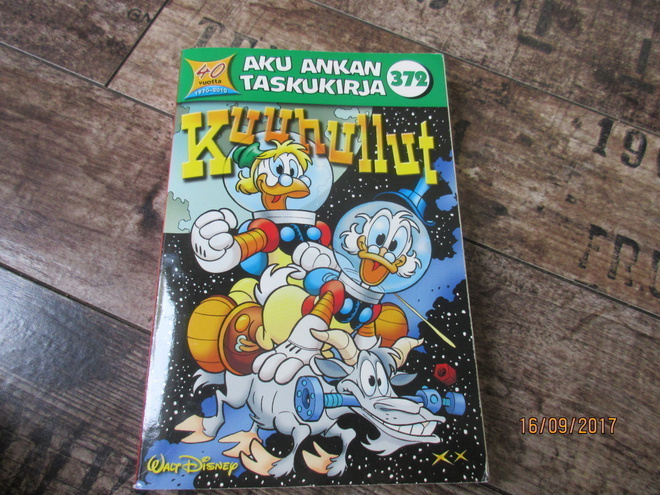 Aku Ankan taskukirja 372 - Kuuhullut (1.Painos)