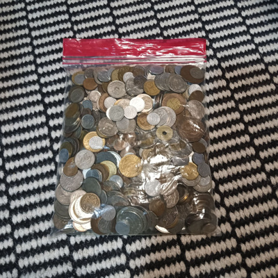 Kotimaiset ja ulkomaiset rahat 2.0 kg