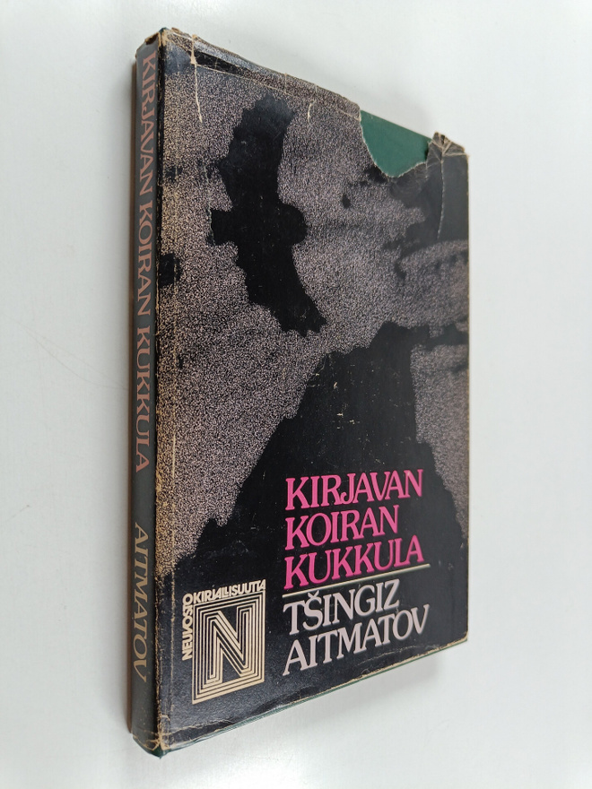 Tsingiz Aitmatov : Kirjavan koiran kukkula
