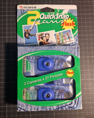 Fujifilm QuickSnap Jeans Flash, kaksi kameraa.
