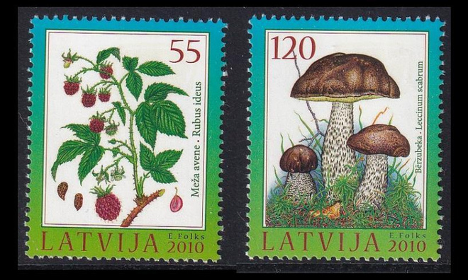 Latvia 792-3 ** Marjoja ja sieniä (2010)