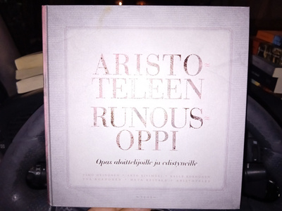 Aristoteleen runousoppi ( SIS POSTIKULU )