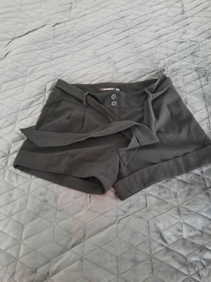Shortsit koko 40