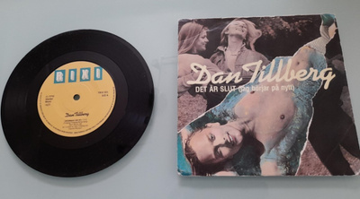 DAN TILLBERG  Det är slut(jag börjar på nytt/Drömmar om dej