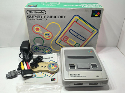 Super Famicom konsoli laatikossaan