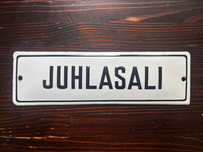 Juhlasali emalikyltti