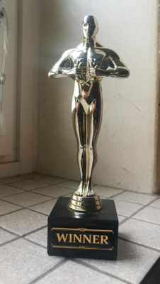 Nukke2 kpl Oscar patsas Singapore patsas