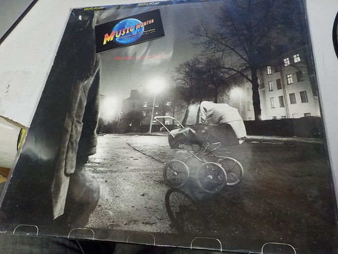 KELPO POJAT - YÖ UINUU, TUULI HYRÄILEE M-/EX- LP
