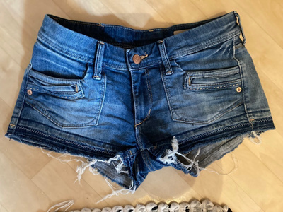 Lyhyet shortsit