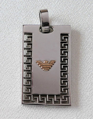 Armani kaulakoru