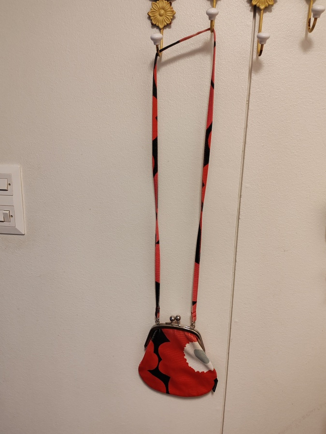 Marimekko Unikko kuosinen pikku laukku