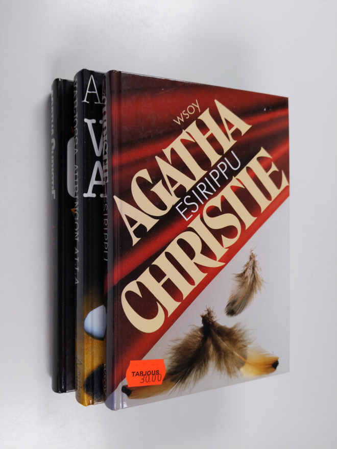 Agatha Christie -paketti (3 kirjaa) : Esirippu ; Varjossa...