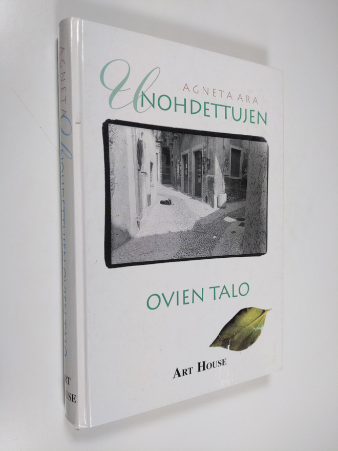 Agneta Ara : Unohdettujen ovien talo