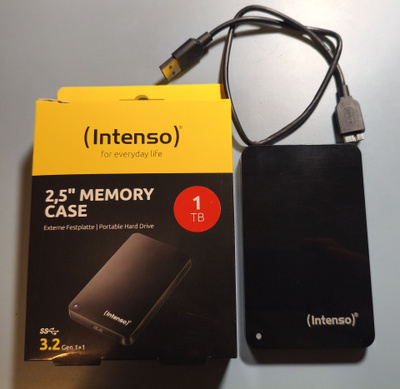 Intenso 2.5" 1TB ulkoinen kovalevy ja 120GB 2.5" ssd asema