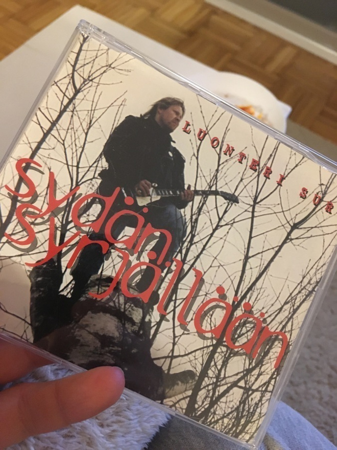 Luonteri Surf . Sydän syrjällään  CDS single
