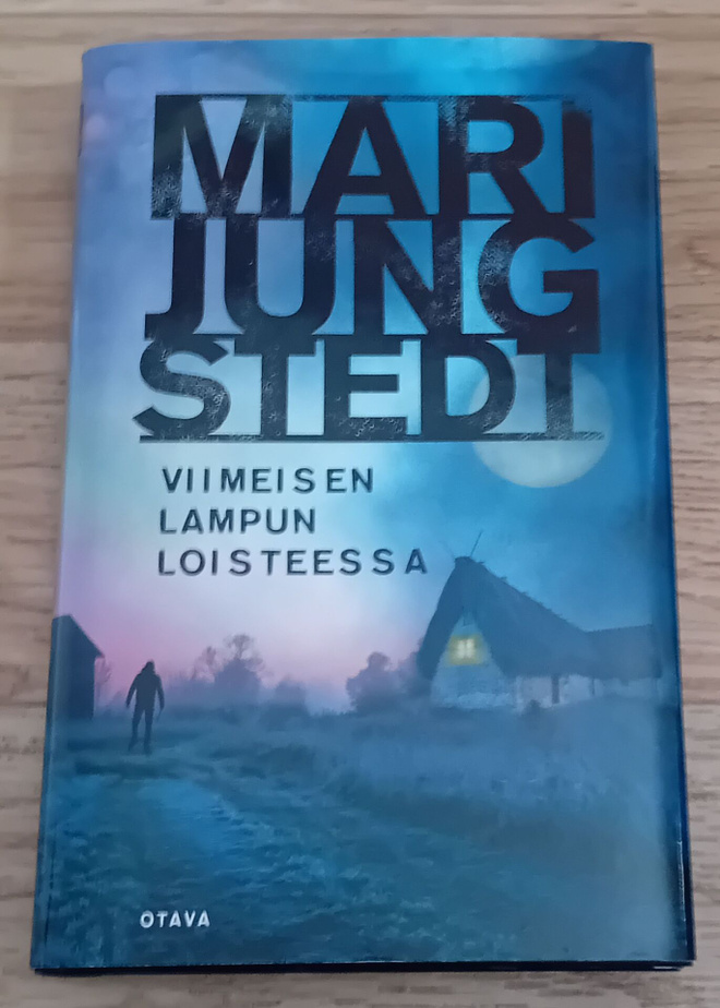 Mari Jungstedt -Viimeisen lampun loisteessa