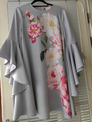 Ted Baker juhlamekko isoilla liehuhihoilla - kokoarvio S-M