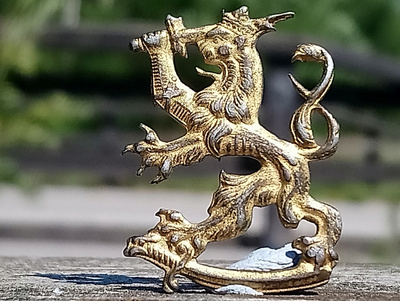 Sodanaikainen, Varhainen Leijona tunnus. Halkaisija - 32 mm.